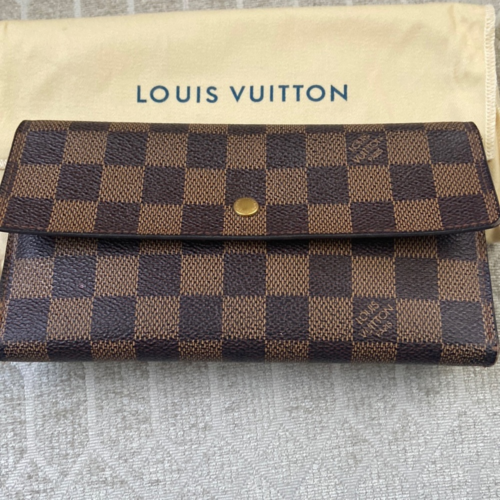 Louis Vuitton ladies wallet